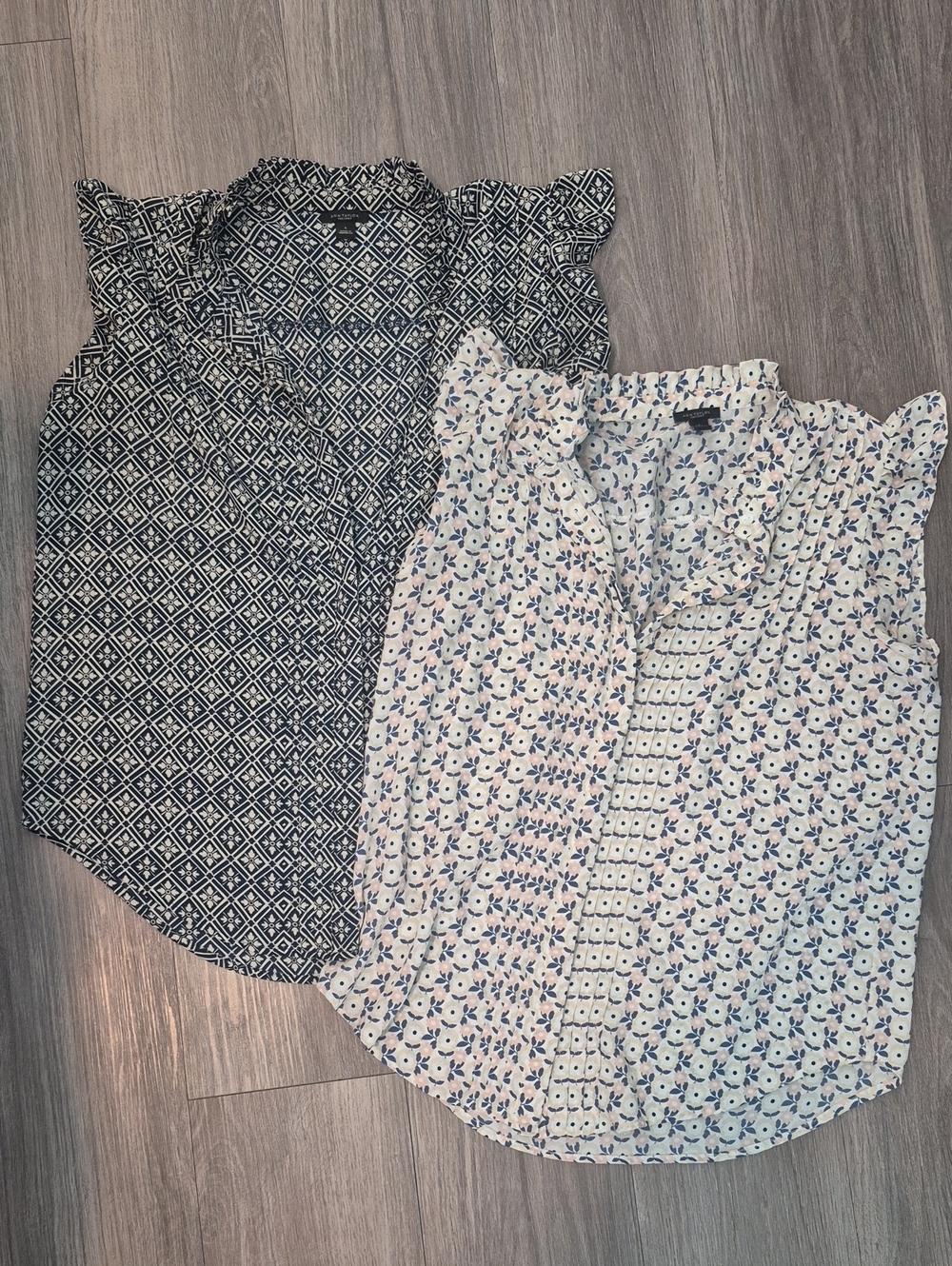 Ann Taylor Women’s Printed Ruffle Sleeve Blouse - Navy & Cream